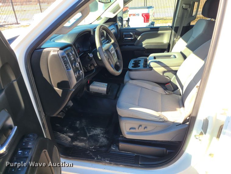 image for item JG9460 2015 GMC Sierra 3500HD  Crew Cab flatbed pickup truck