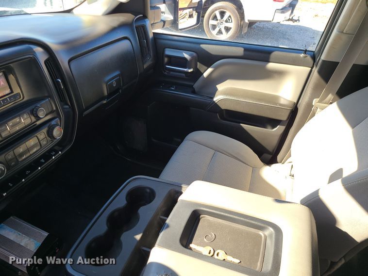 image for item JG9460 2015 GMC Sierra 3500HD  Crew Cab flatbed pickup truck