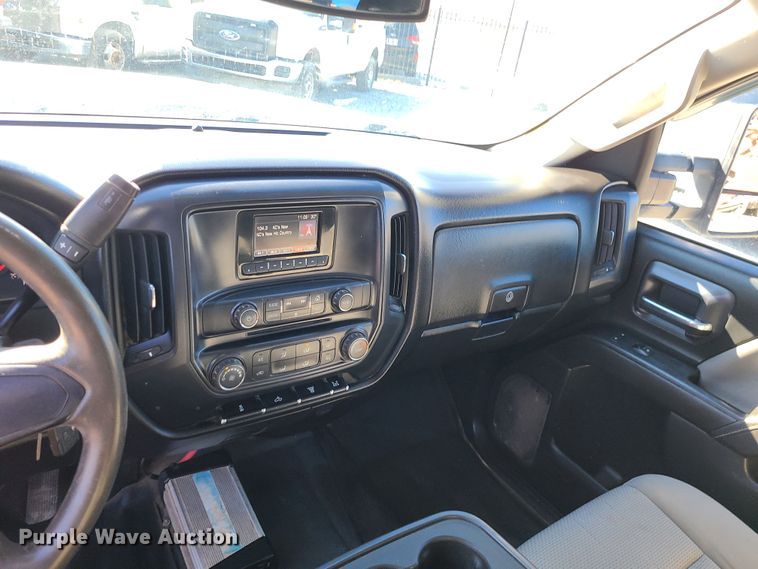 image for item JG9460 2015 GMC Sierra 3500HD  Crew Cab flatbed pickup truck