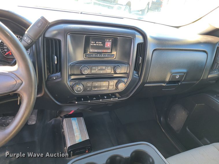 image for item JG9460 2015 GMC Sierra 3500HD  Crew Cab flatbed pickup truck