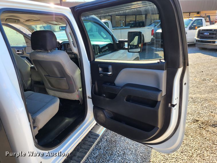 image for item JG9460 2015 GMC Sierra 3500HD  Crew Cab flatbed pickup truck