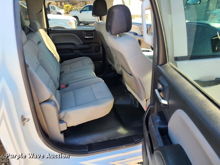 image for item JG9460 2015 GMC Sierra 3500HD  Crew Cab flatbed pickup truck