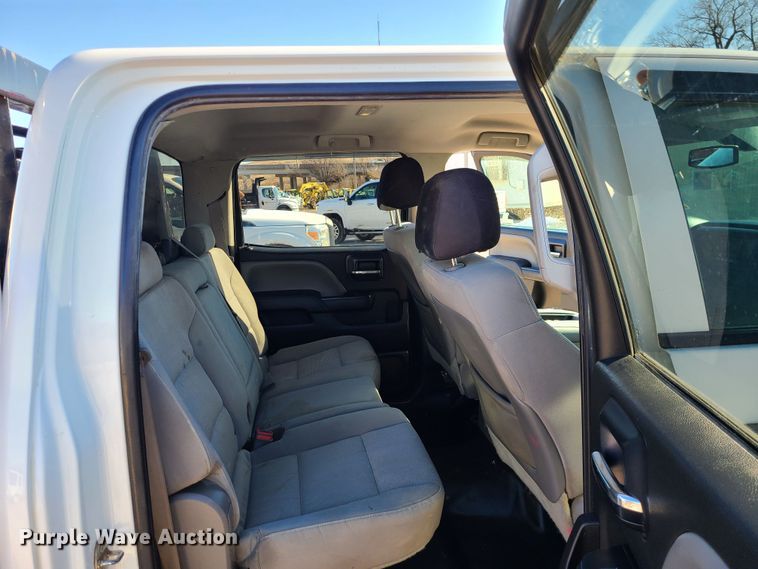 image for item JG9460 2015 GMC Sierra 3500HD  Crew Cab flatbed pickup truck