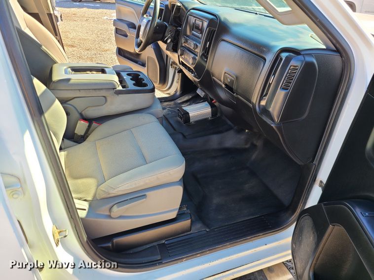 image for item JG9460 2015 GMC Sierra 3500HD  Crew Cab flatbed pickup truck