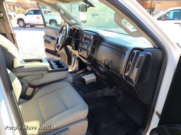 image for item JG9460 2015 GMC Sierra 3500HD  Crew Cab flatbed pickup truck