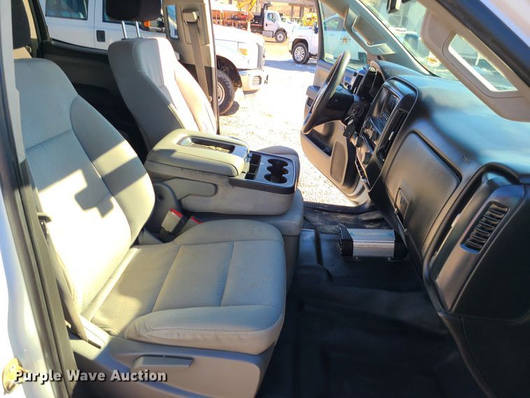 image for item JG9460 2015 GMC Sierra 3500HD  Crew Cab flatbed pickup truck