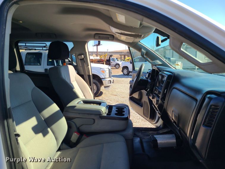 image for item JG9460 2015 GMC Sierra 3500HD  Crew Cab flatbed pickup truck