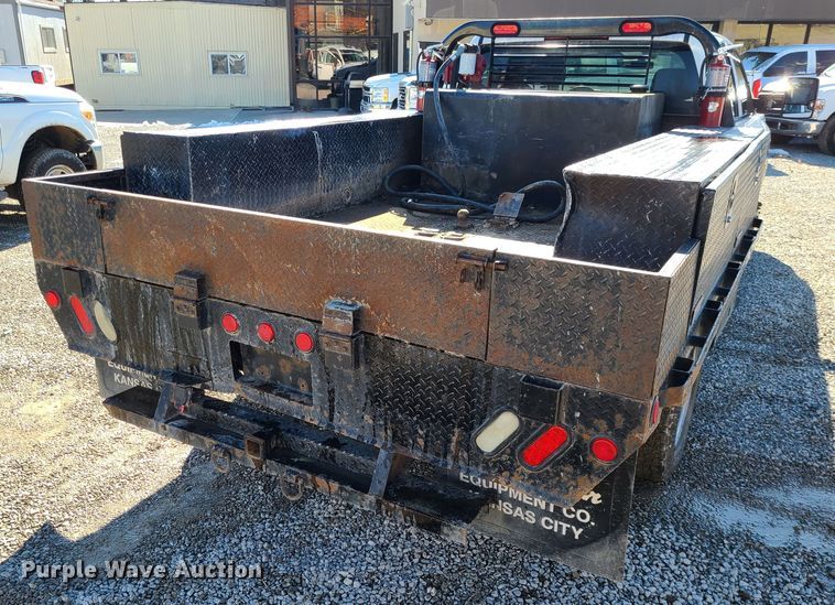 image for item JG9460 2015 GMC Sierra 3500HD  Crew Cab flatbed pickup truck