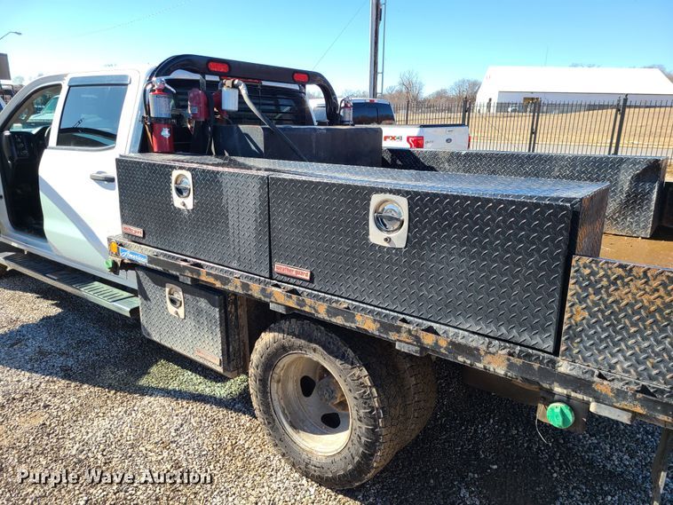 image for item JG9460 2015 GMC Sierra 3500HD  Crew Cab flatbed pickup truck