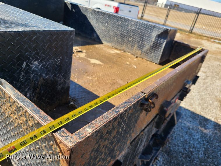 image for item JG9460 2015 GMC Sierra 3500HD  Crew Cab flatbed pickup truck