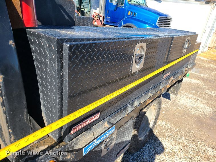 image for item JG9460 2015 GMC Sierra 3500HD  Crew Cab flatbed pickup truck