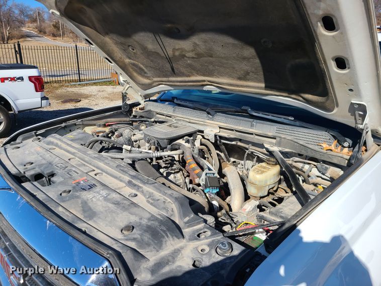 image for item JG9460 2015 GMC Sierra 3500HD  Crew Cab flatbed pickup truck