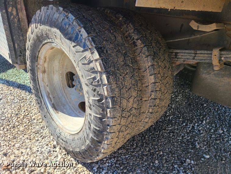 image for item JG9460 2015 GMC Sierra 3500HD  Crew Cab flatbed pickup truck