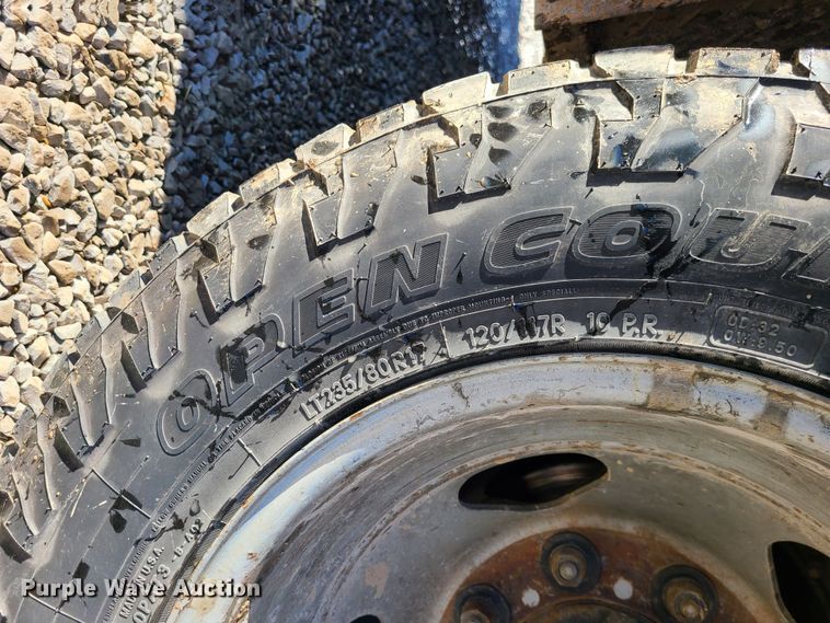 image for item JG9460 2015 GMC Sierra 3500HD  Crew Cab flatbed pickup truck