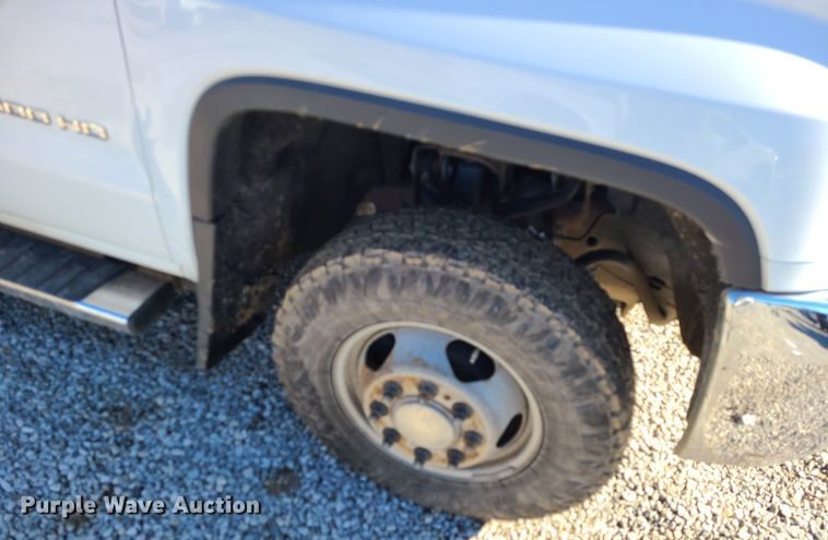 image for item JG9460 2015 GMC Sierra 3500HD  Crew Cab flatbed pickup truck