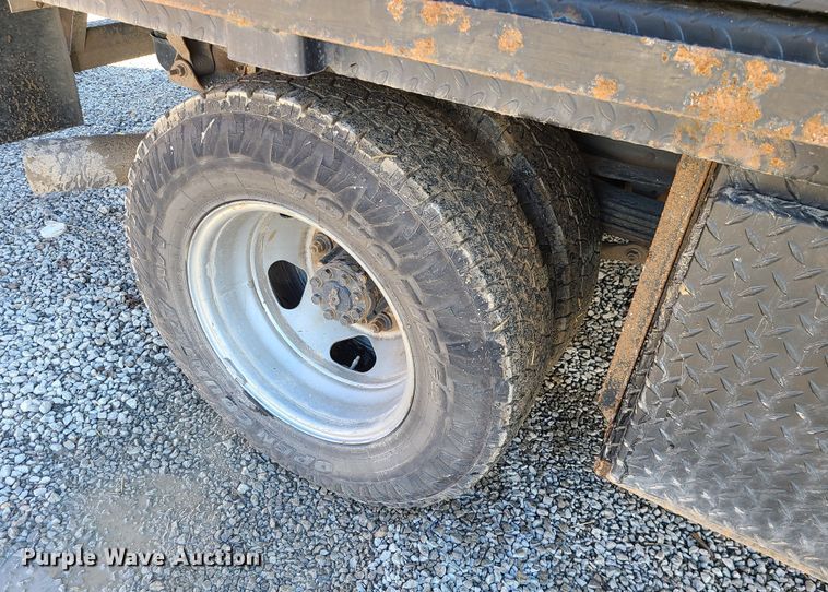 image for item JG9460 2015 GMC Sierra 3500HD  Crew Cab flatbed pickup truck