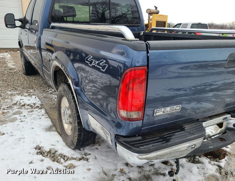 image for item JG9464 2005 Ford F250 Super Duty  Crew Cab pickup truck