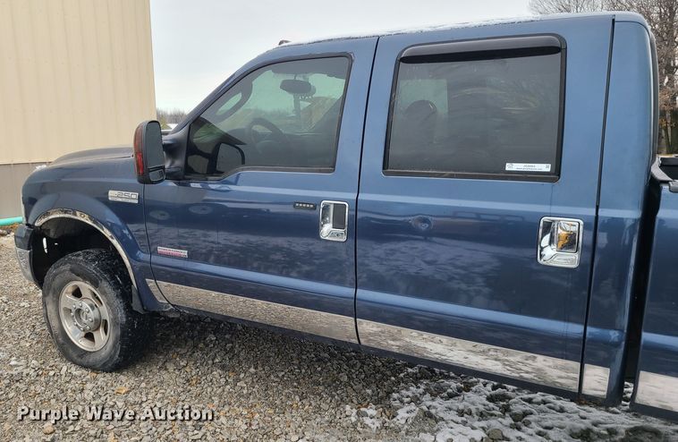 image for item JG9464 2005 Ford F250 Super Duty  Crew Cab pickup truck