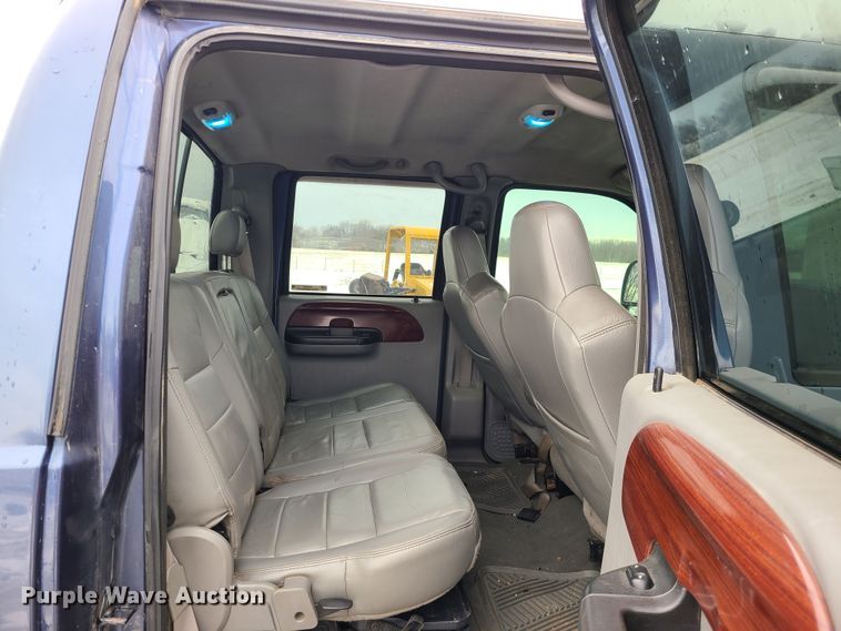 image for item JG9464 2005 Ford F250 Super Duty  Crew Cab pickup truck