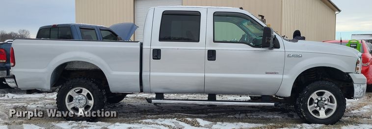 image for item JG9465 2005 Ford F250 Super Duty  Crew Cab pickup truck