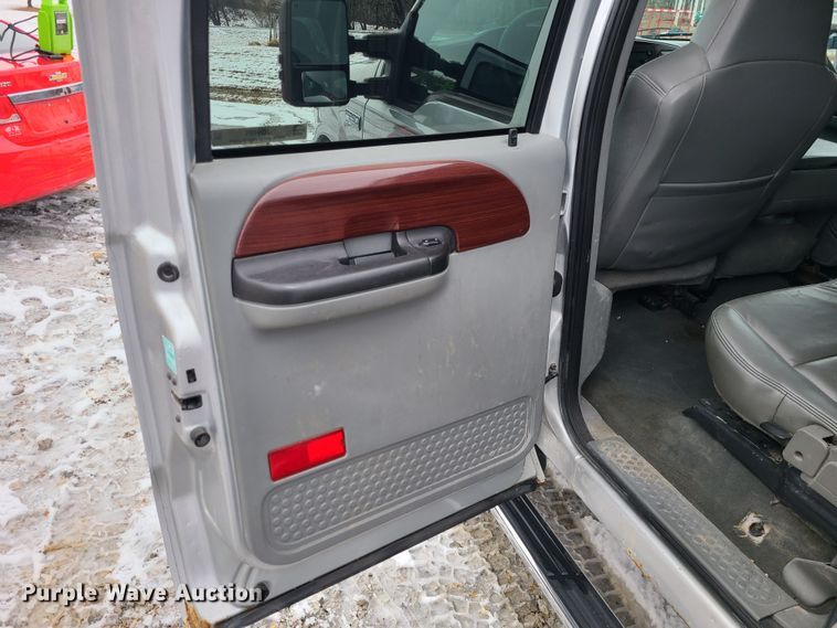 image for item JG9465 2005 Ford F250 Super Duty  Crew Cab pickup truck