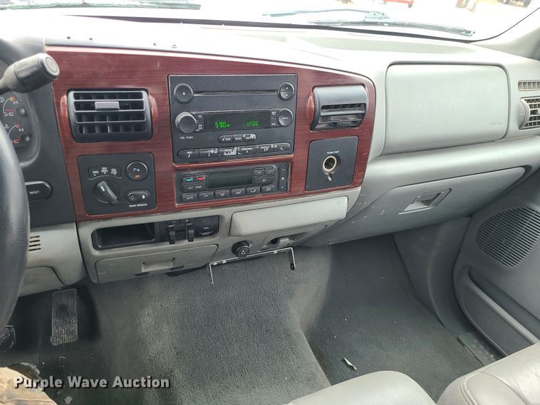 image for item JG9465 2005 Ford F250 Super Duty  Crew Cab pickup truck