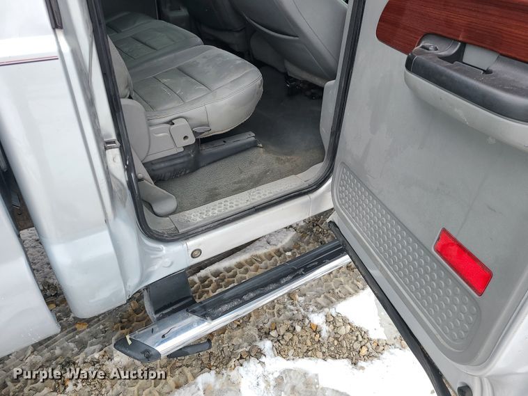 image for item JG9465 2005 Ford F250 Super Duty  Crew Cab pickup truck