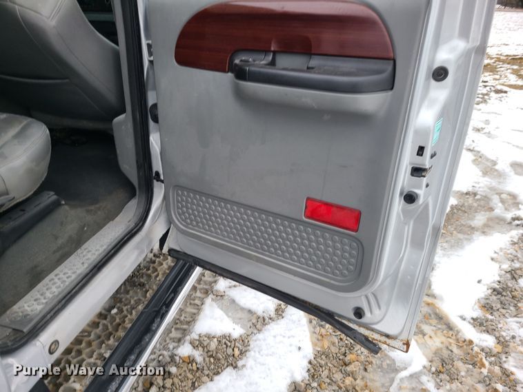 image for item JG9465 2005 Ford F250 Super Duty  Crew Cab pickup truck