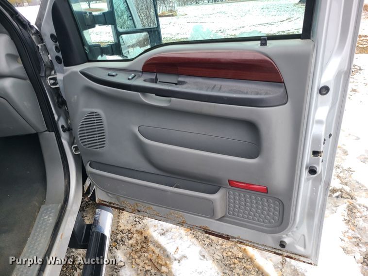 image for item JG9465 2005 Ford F250 Super Duty  Crew Cab pickup truck