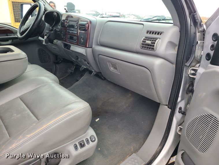 image for item JG9465 2005 Ford F250 Super Duty  Crew Cab pickup truck