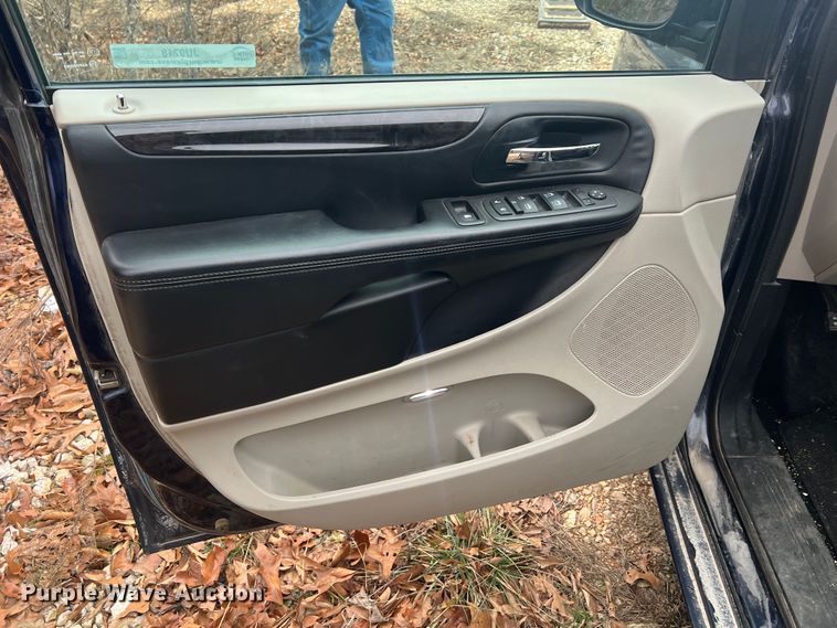 image for item JU9718 2012 Dodge Grand Caravan SXT  van