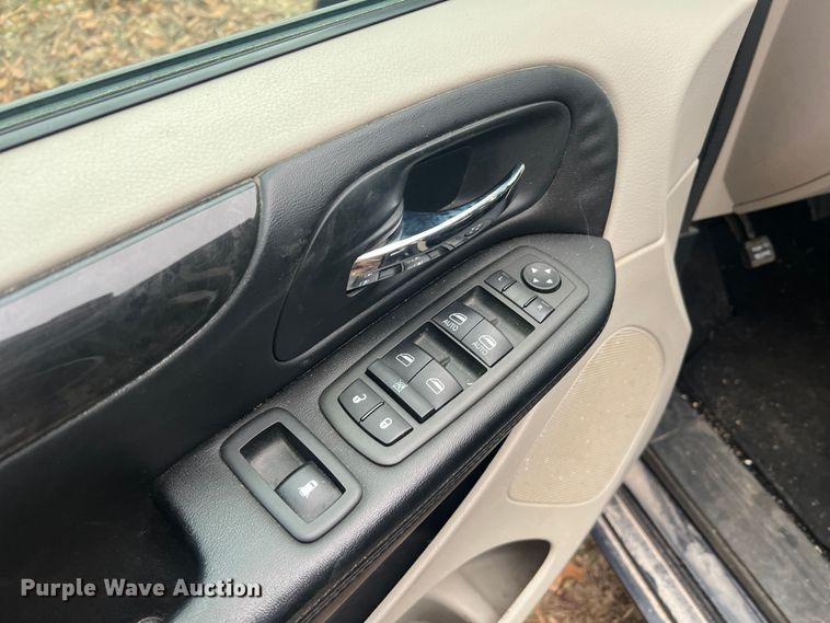 image for item JU9718 2012 Dodge Grand Caravan SXT  van