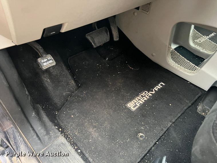 image for item JU9718 2012 Dodge Grand Caravan SXT  van