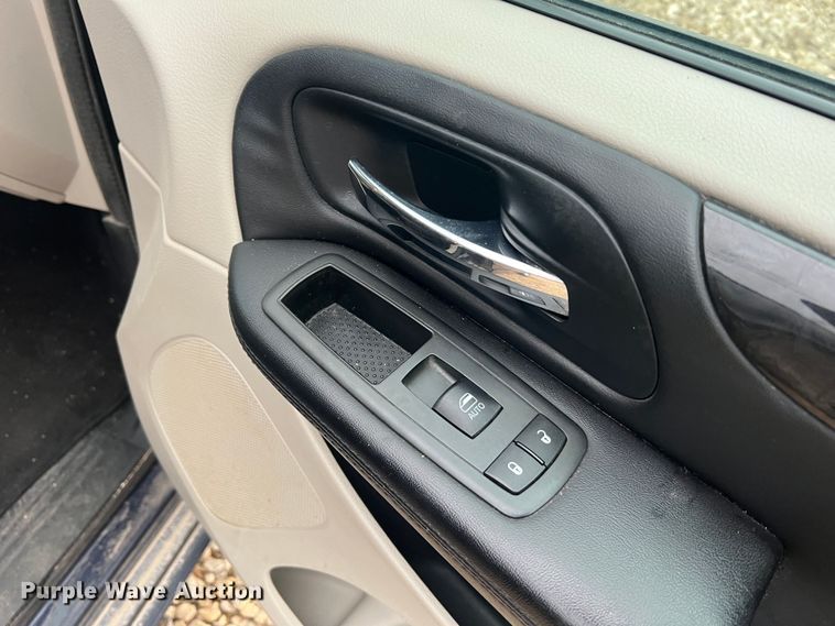 image for item JU9718 2012 Dodge Grand Caravan SXT  van