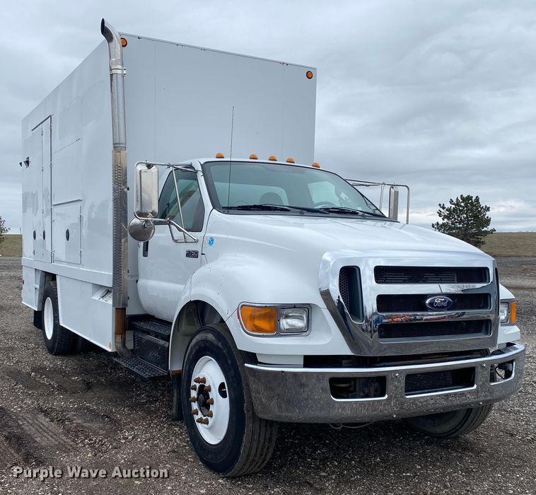 image for item JW9162 2011 Ford F750 Super Duty  fuel / lube truck