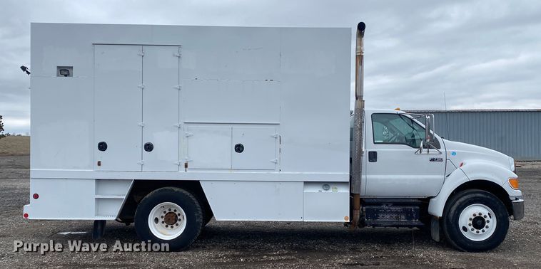 image for item JW9162 2011 Ford F750 Super Duty  fuel / lube truck