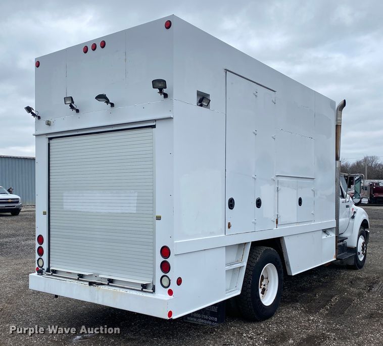 image for item JW9162 2011 Ford F750 Super Duty  fuel / lube truck