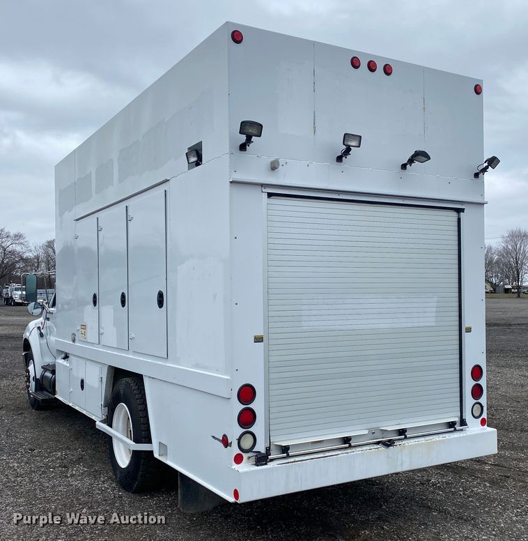 image for item JW9162 2011 Ford F750 Super Duty  fuel / lube truck