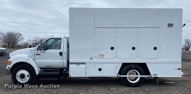 image for item JW9162 2011 Ford F750 Super Duty  fuel / lube truck