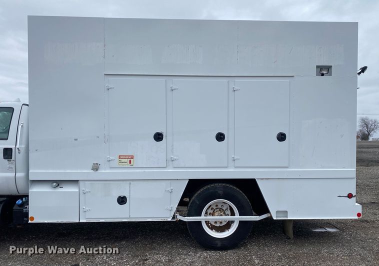 image for item JW9162 2011 Ford F750 Super Duty  fuel / lube truck