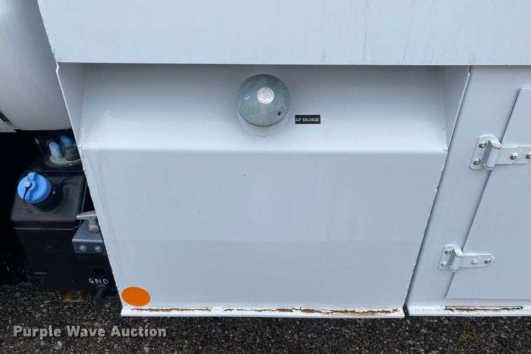 image for item JW9162 2011 Ford F750 Super Duty  fuel / lube truck