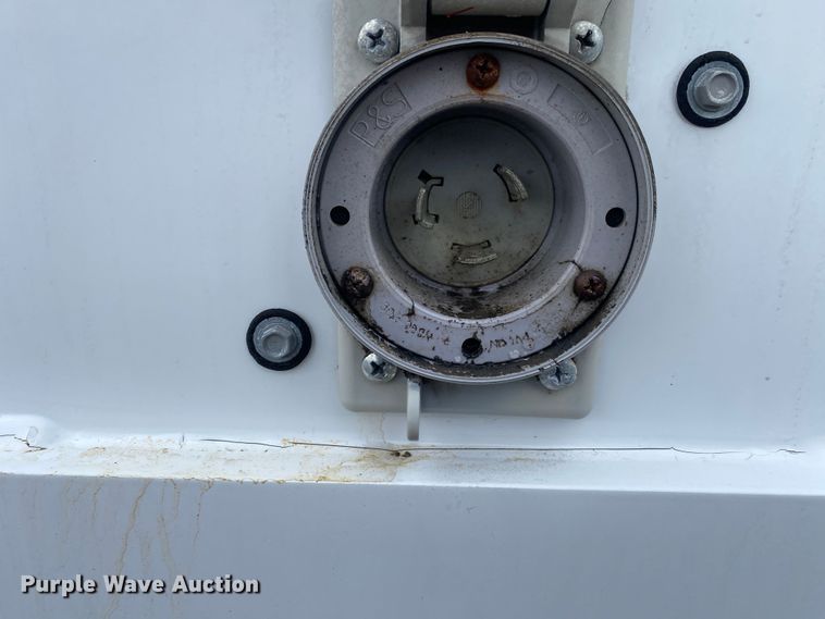 image for item JW9162 2011 Ford F750 Super Duty  fuel / lube truck