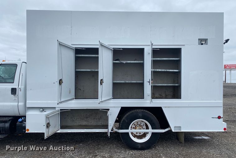 image for item JW9162 2011 Ford F750 Super Duty  fuel / lube truck