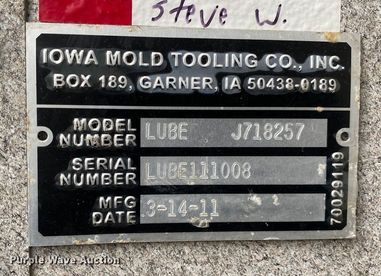 image for item JW9162 2011 Ford F750 Super Duty  fuel / lube truck