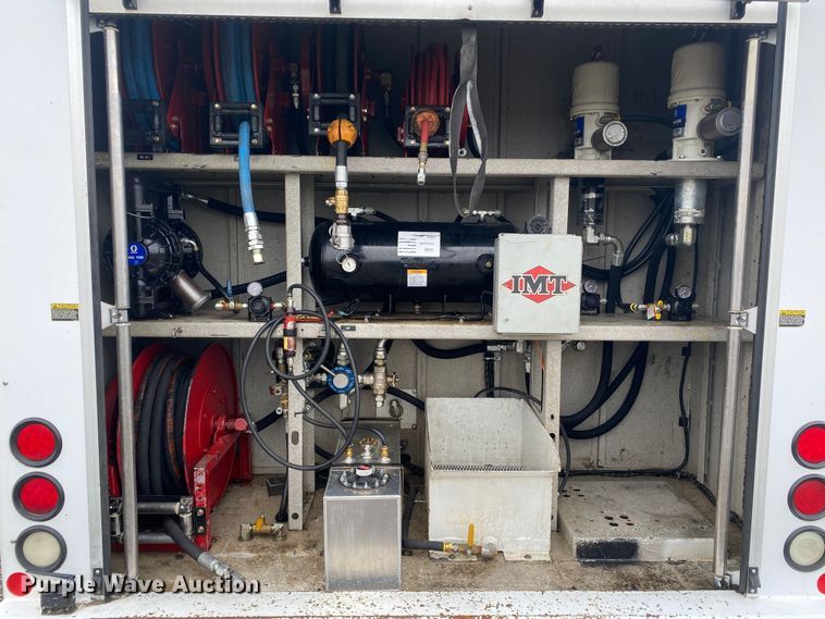 image for item JW9162 2011 Ford F750 Super Duty  fuel / lube truck