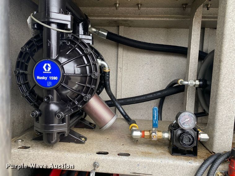 image for item JW9162 2011 Ford F750 Super Duty  fuel / lube truck