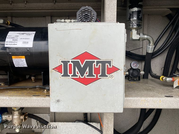 image for item JW9162 2011 Ford F750 Super Duty  fuel / lube truck