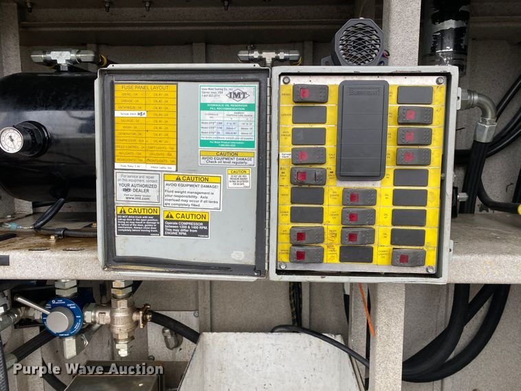 image for item JW9162 2011 Ford F750 Super Duty  fuel / lube truck