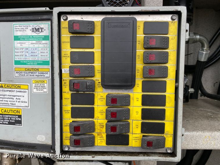 image for item JW9162 2011 Ford F750 Super Duty  fuel / lube truck