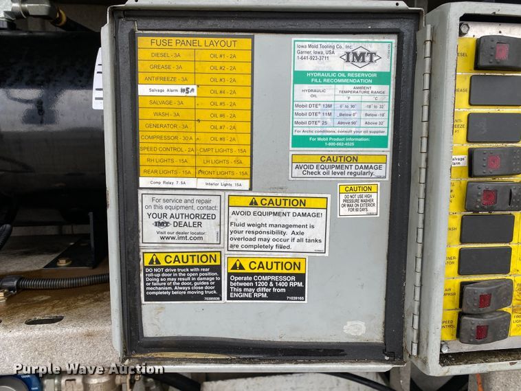 image for item JW9162 2011 Ford F750 Super Duty  fuel / lube truck